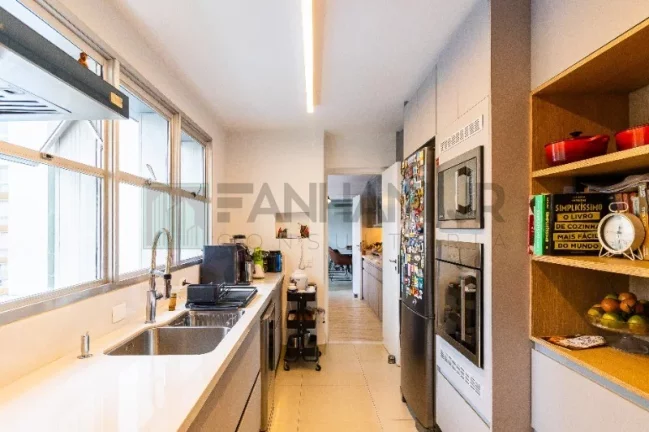 Imagem Apartamento de alto padrão para locação no Itaim Bibi, São Paulo-SP: 3 quartos, 3 suítes, 4 salas, 5 banheiros, 3 vagas, 280m².