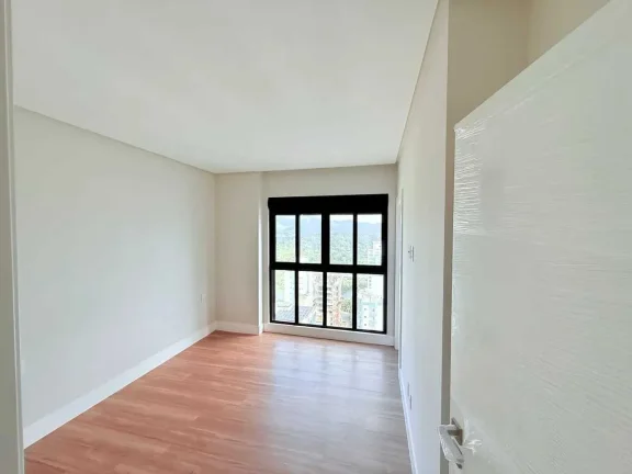 Imagem Apartamento sem mobilia com 4 dormitórios sendo 4 suítes e 4 vagas de garagem em Balneário Camboriú