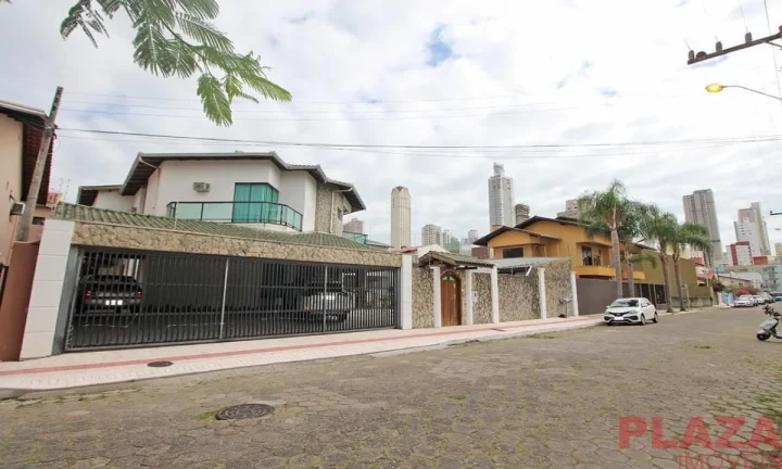 Imagem Casa no centro de Balneário Camboriú