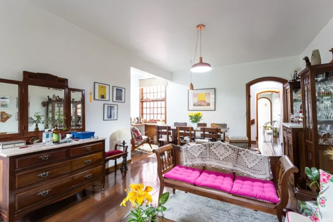 Imagem Sobrado Jardim Prudência - 200M², 3 Dorms, 1 Vaga, Lareira, Quintal, Split, Armários.