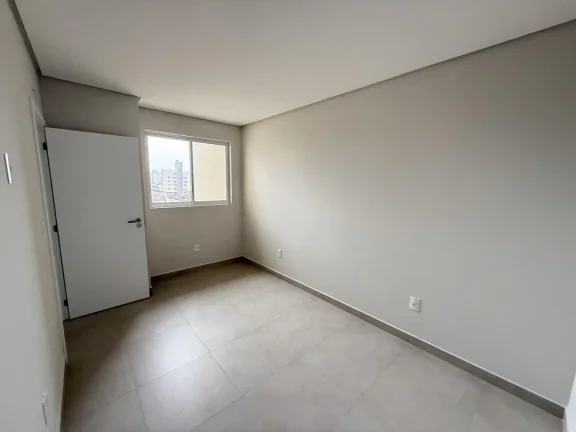 Imagem Apartamento 03 quartos, sendo 01 suíte novo e pronto para morar, na Praia de Gravatáa em Navegantes SC. Adriano Carpes Imóveis Vende