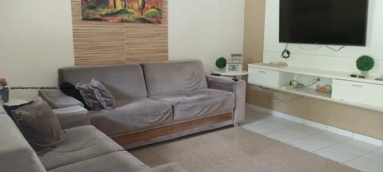 Imagem Casa para Venda em Parnamirim, Emaús, 3 dormitórios, 1 suíte, 2 banheiros, 2 vagas