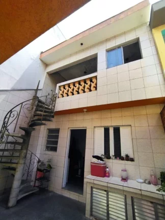 Imagem Sobrado de 3 quartos no Jardim Las Vegas, Santo André-SP: 2 banheiros, 2 vagas de garagem, 156m² de área!