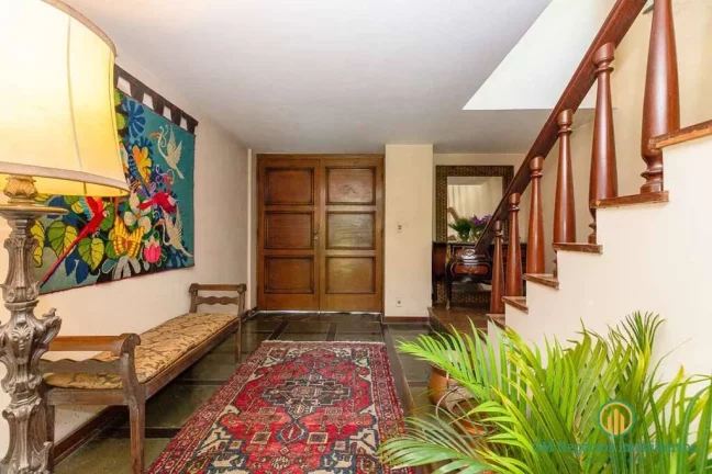 Imagem Casa com 6d/2sts, salão festas, piscina, gourmet! Em condomínio
