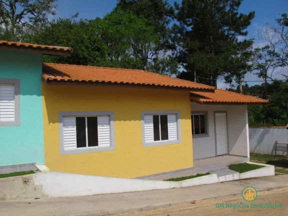 Imagem Linda casa térrea 3 dormitórios sendo 1 suíte com pisos quintal e 2 vgs