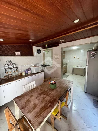 Imagem Casa Triplex de 4 Quartos para Venda na Taquara com 130 m²