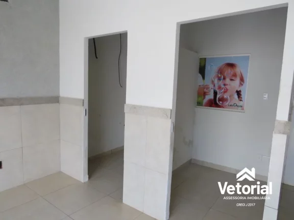 Imagem Oportunidade de Locação: Ponto Comercial com Salas, 1 Banheiro e 82m² no Centro de Barreiras-BA!