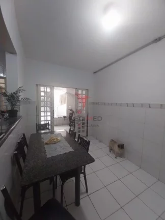 Casa em Aparecida, com 3 Quartos e garagem para 2 Quartos. Guaratinguetá