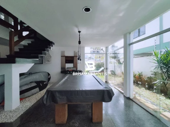 Imagem ENSEADA- NA QUADRA DA PRAIA , MAGNÍFICA CASA IMPECÁVEL , 04 VAGAS DE GARAGEM.