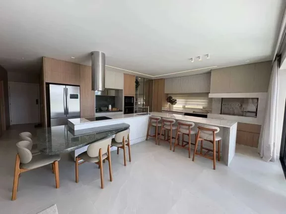Imagem Casa alto padrão em condomínio fechado, 4 suítes sendo 1 master e 4 vagas, em Camboriú/SC