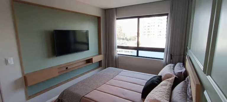 Imagem Apartamento no Cabral - 3 dormitórios - 101 m2. Sacada. Novo