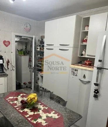Imagem Sobrado em excelente estado, com 3 dormitórios (todos com armários, ar-condicionado e ventiladores...