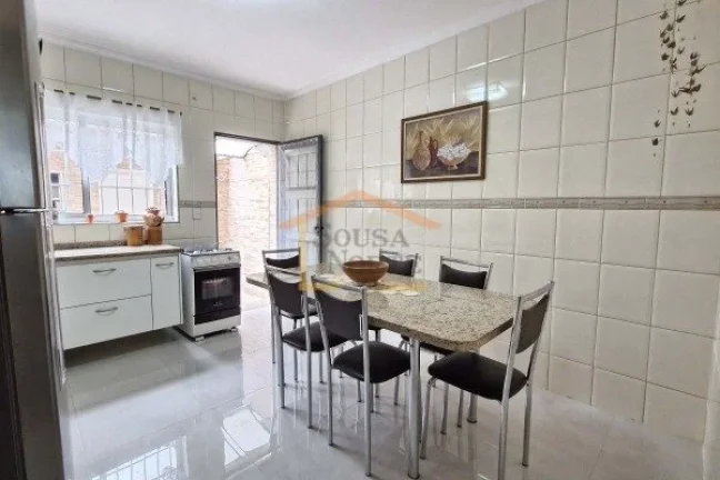 Imagem Casa em vila com 140m² de área construída. O imóvel é um sobrado com 2 dormitórios bem distrib...