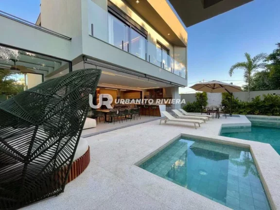 Casa de alto padrão na Riviera com design refinado e piscina com spa