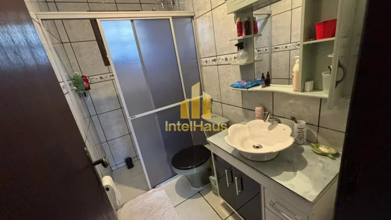 Imagem Excelente oportunidade para quem busca espaço ou potencial de renda com locação. Localizado na Ru...