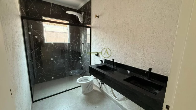 Imagem Oportunidade casa térrea apenas 100 metros da praia, totalmente reformada