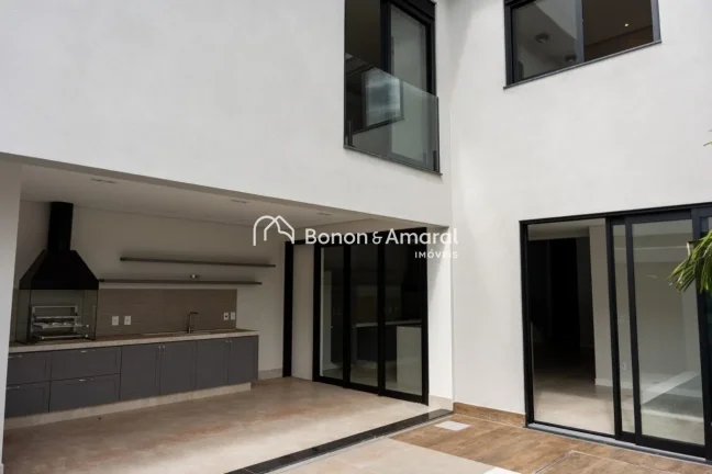 Imagem Sobrado em condomínio com 235m² de área construída.
São 3 dormitórios, sendo 3 suítes amplas ...