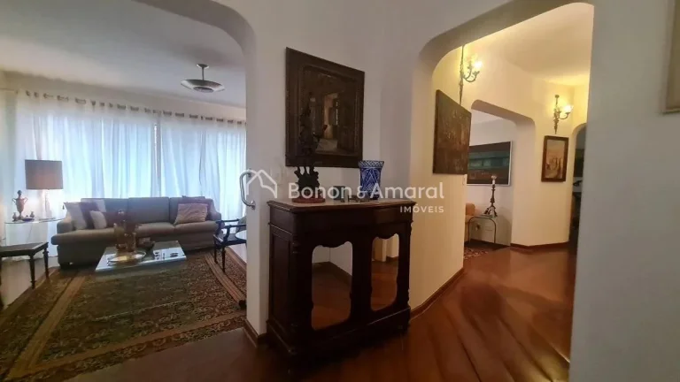 Imagem Localizado no coração do Cambuí, este finíssimo apartamento oferece o que há de melhor em confo...