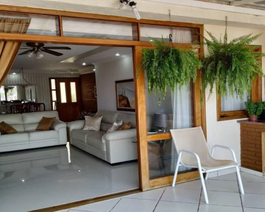 Imagem Vendo Sobrado 280 m² 04 dormitórios. uma suíte, 04 banhos e duas vagas FL38
