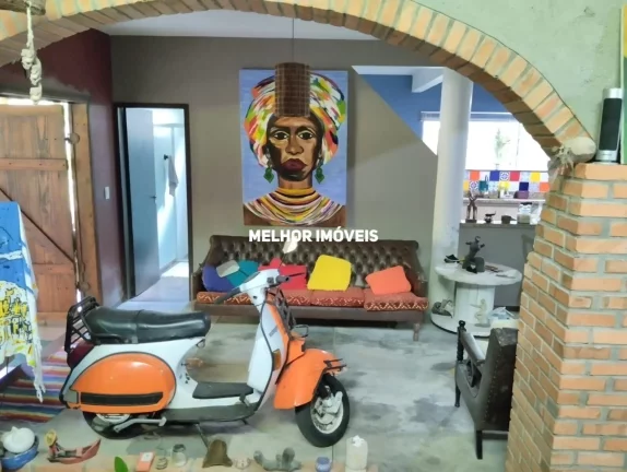 Imagem Casa Rústica à venda localizado na Praia do Estaleiro em Balneário Camboriú - SC