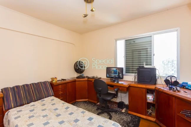 Imagem Ótimo apartamento com 159m2 de área privativa, 4 dormitórios ( 1 suíte ) e 2 vagas na garagem. L...