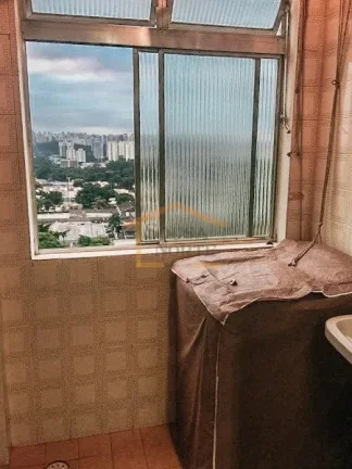 Imagem Apartamento com 2 dormitórios e 60 m² de área útil. Sala dois ambientes, cozinha com armários, ...
