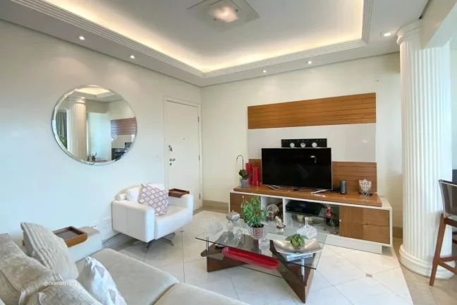 Imagem Este espaçoso apartamento oferece uma combinação perfeita de conforto e conveniência. Com quatro...