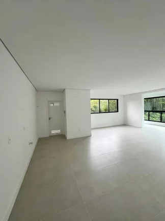 Imagem Apartamento com 3 suítes e 3 vagas de garagem na Praia Brava de Itajaí/SC