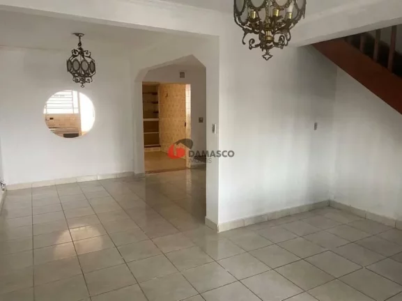 Imagem Sobrado à venda 3 Quartos, 1 Suite, 1 Vaga, 202M², Bangú, Santo André - SP