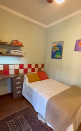 Imagem Condomínio Palos Verdes, Miolo da Granja Viana. 90% terrea! • Casa com estilo único, arquitetura...