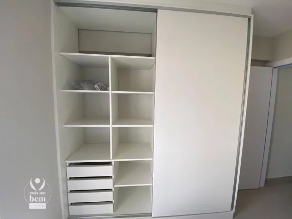 Imagem Apartamento mobiliado com 1 suíte com sacada à venda por R$ 365.000 - Centro - Curitiba/PR