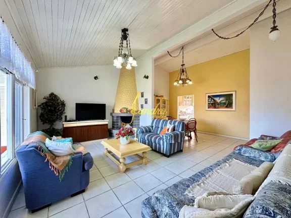 Imagem Casa no Centro de Xangri-la com 05 dormitórios com piscina