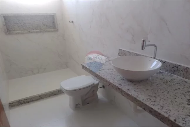 Imagem Excelente Oportunidade: Casa de 3 Quartos em Condomínio com Infraestrutura Completa