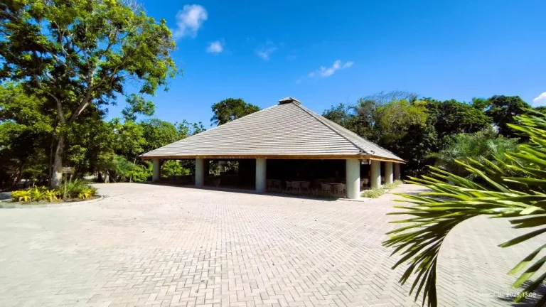 Imagem Lote em condomínio com 700m² , localizado no privilegiado bairro Praia do Forte em Mata de São João-BA