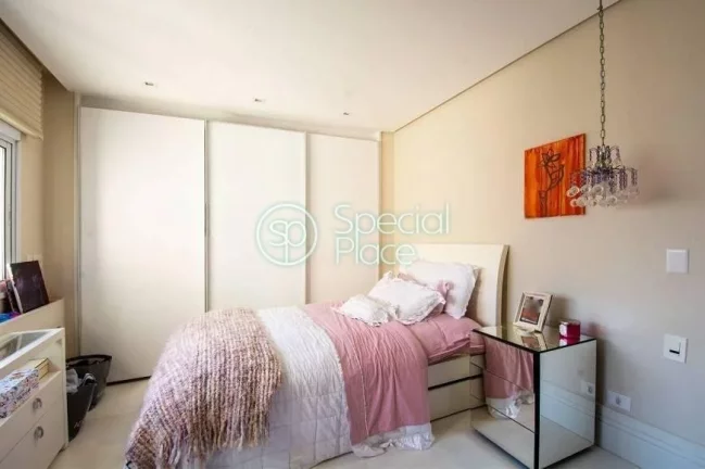 Imagem Apartamento com 207m² em um simpático prédio, em uma das ruas mais charmosa do Jardim Paulista. L...