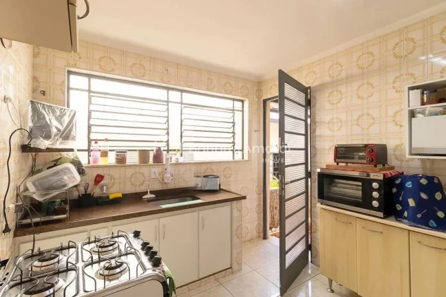 Imagem Apresentamos este imóvel amplo com 4 dormitórios e 2 banheiros, ideal para quem busca conforto e p...