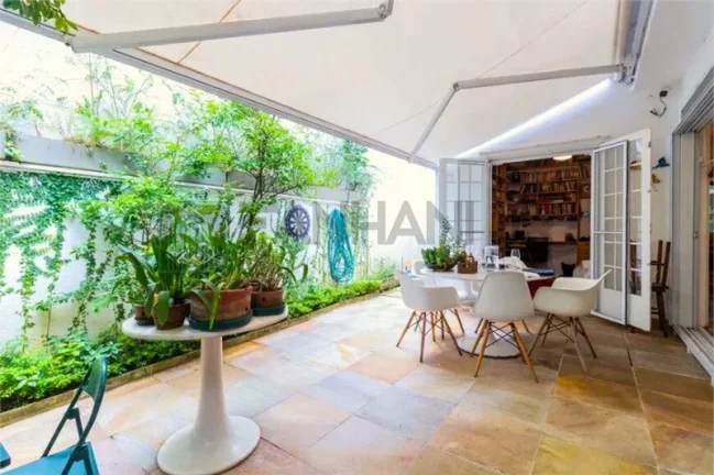 Imagem Imperdível: Casa à venda ou locação em São Paulo-SP, Jardim América! 2 quartos, 1 suíte, 3 salas, 3 banheiros, 2 vagas, 200m².