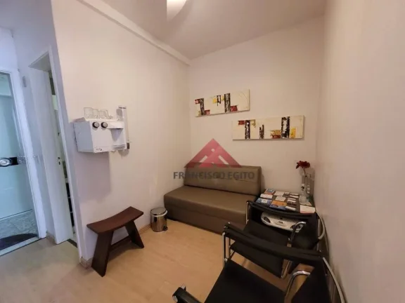 Imagem Ampla Sala comercial em Icaraí, com todo comércio no entorno, bancos, restaurantes, condução na porta, vaga de garagem na escritura. Oportunidade!