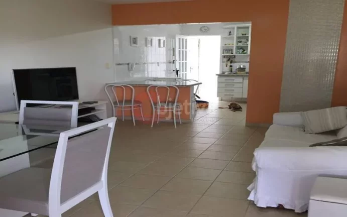 Imagem Casa em cond. com mobília de 2 quartos com 2 suítes na Ogiva em Cabo Frio