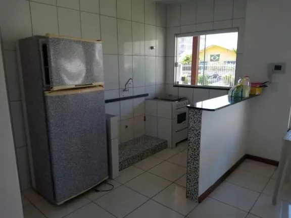 Imagem Casa com 2 dormitórios e garagem coberta para 2 carros em Balneário Perequê