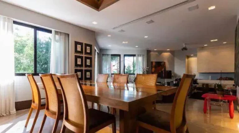 Imagem Elegante apartamento de 220m² com quatro dormitórios a venda no Campo Belo.