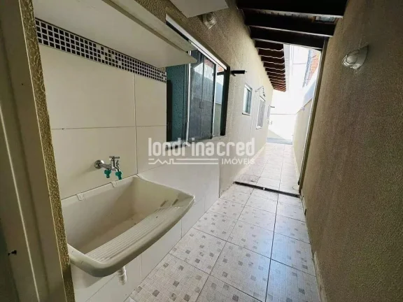 Imagem Casa à Venda no Conjunto Alexandre Urbanas – 2 Quartos (1 Suíte), Cozinha Planejada, Sala com Painel e Espaço com Infra para Churrasqueira!