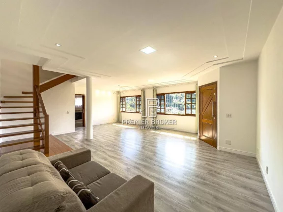 Imagem Oportunidade casa com 4 dormitórios à venda, 200 m² por R$ 940.000 - Panorama Teresópolis/RJ