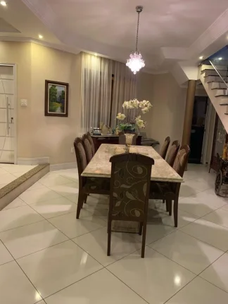 LUXO, LAZER E SEGURANÇA TOTAL: CASA COMPLETA COM PISCINA POR R$ 1.3 MILHÃO!