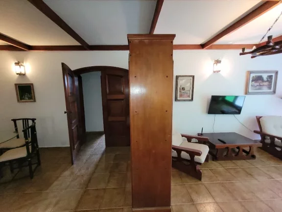 Imagem PITANGUEIRAS – CALÇADÃO COM MARAVILHOSA VISTA AO MAR, AMPLO APARTAMENTO COM 100 M² ÚTEIS, 01 VAGA DE GARAGEM NO PRÉDIO, LOCALIZAÇÃO PRIVILEGIADA.