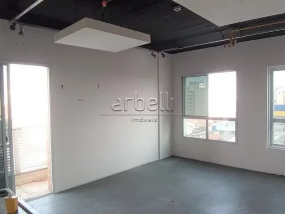 Imagem Sala comercial com 35 metros quadrados, 1 banheiro, sacada, piso elevado, 1 vaga de garagem. CondomÃ...