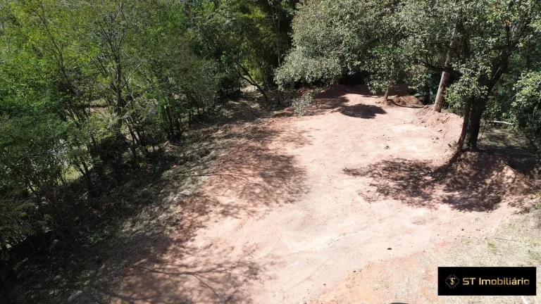 Imagem Terreno com Água a Venda em Atibaia/SP - 1.750m² por R$280 mil