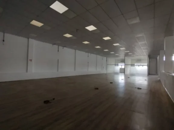 Imagem Salão Comercial 902m² com Escritório, 6 Banheiros e Vagas - Alto Potencial