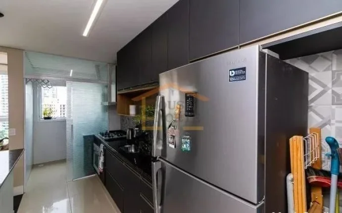 Imagem Apartamento 2 dormitórios, sendo 1 suíte, sala 2 ambientes, piso laminado de madeira na sala e dor...