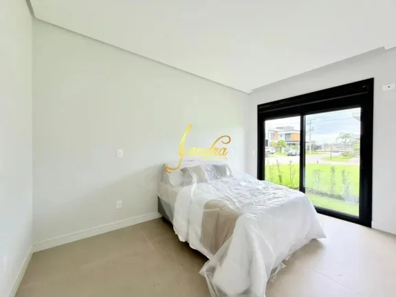 Imagem Sobrado com 04 suítes, 220m² mobiliado e decorado